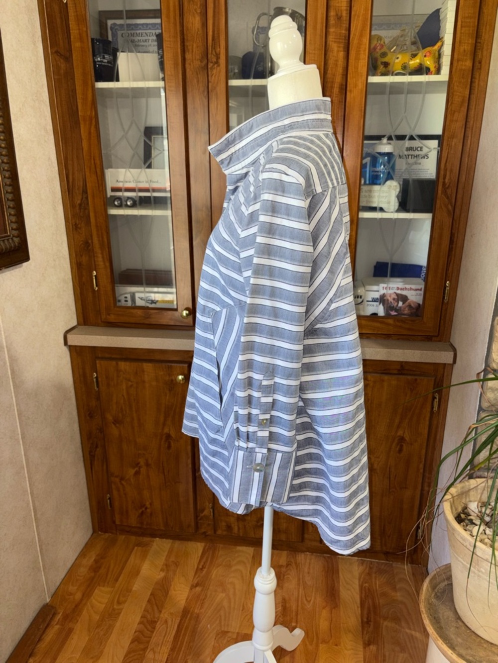 John Mark size medium blue & white striped tunic length top with pockets euc - Picture 4 of 6